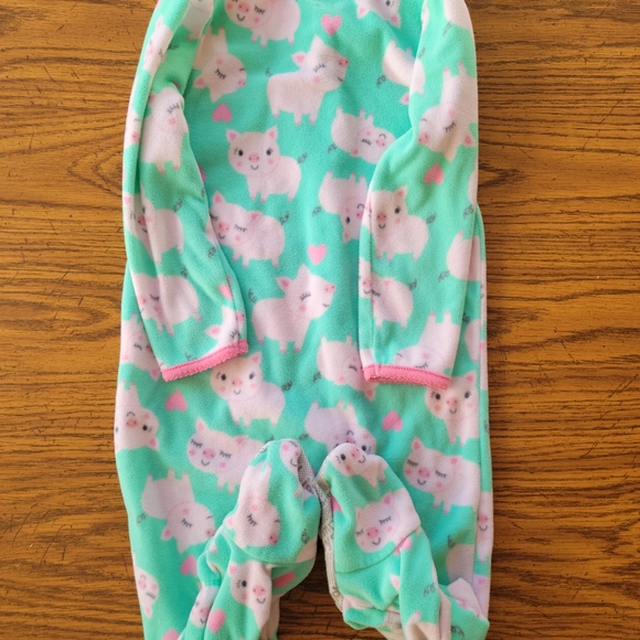 Girl's 3T footed pjs - Picture 3 of 3